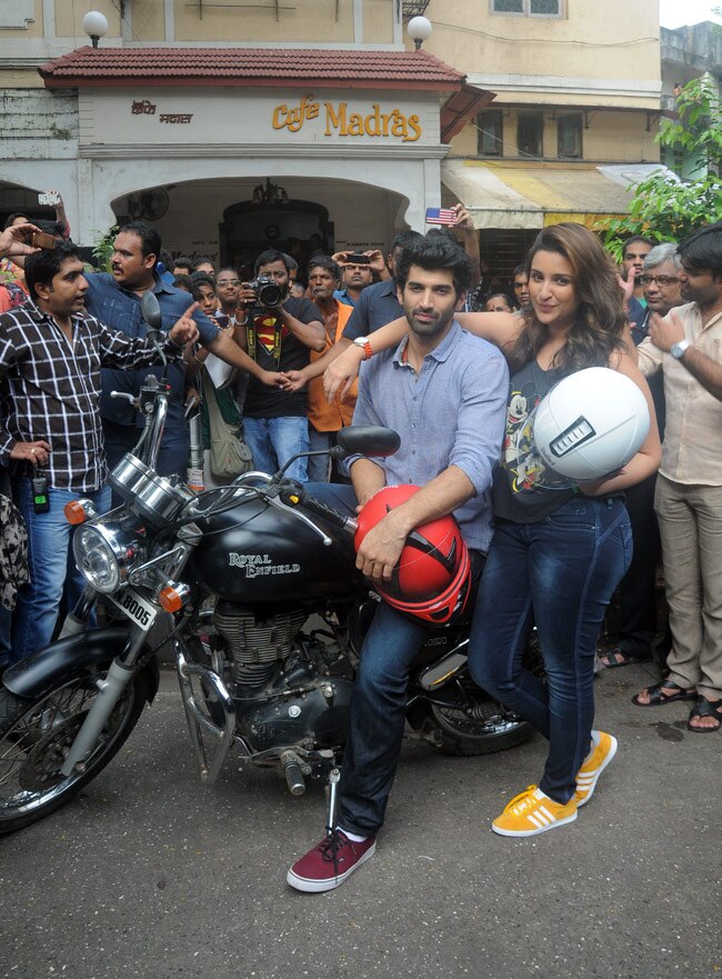 इडली खाने 'मद्रास कैफे' पहुंचे आदित्य और परिणीति