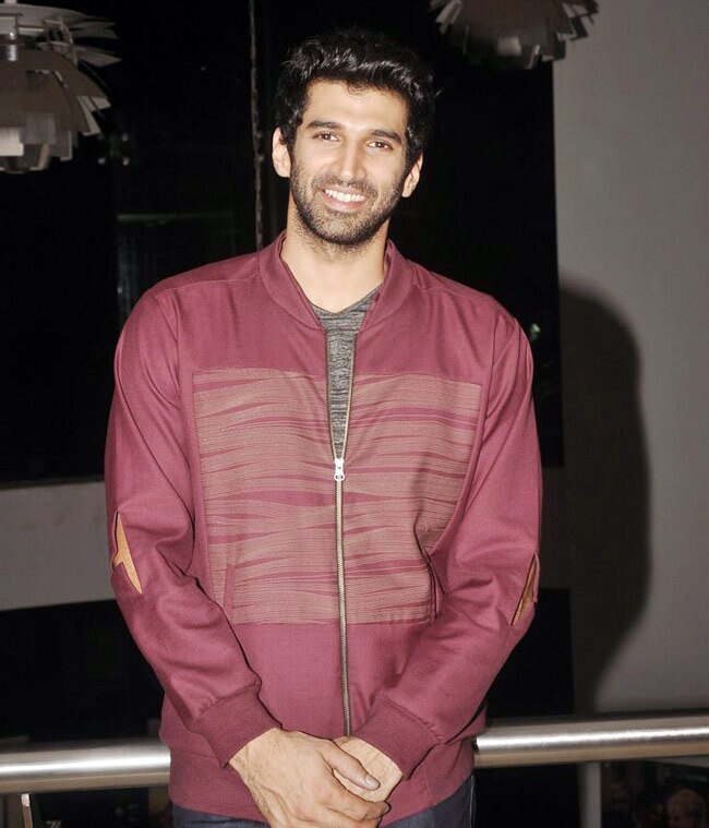 जब बारिश से बचने के लिए दौड़ पड़ीं परिणीति