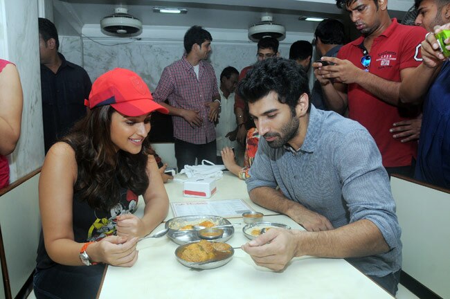 इडली खाने 'मद्रास कैफे' पहुंचे आदित्य और परिणीति