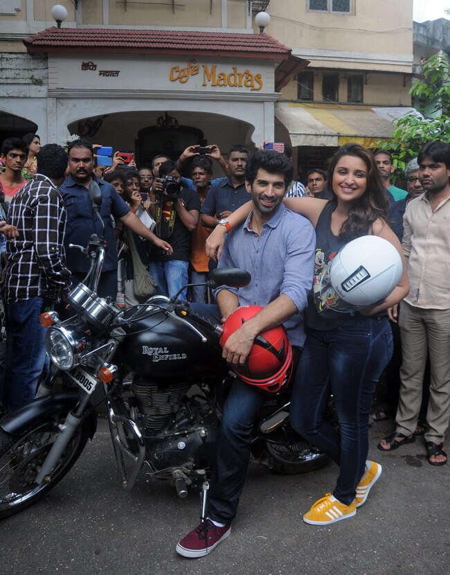 इडली खाने 'मद्रास कैफे' पहुंचे आदित्य और परिणीति