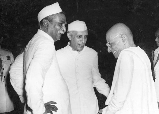 तस्वीरों में लोकसभा और गांधी परिवार का रिश्ता...