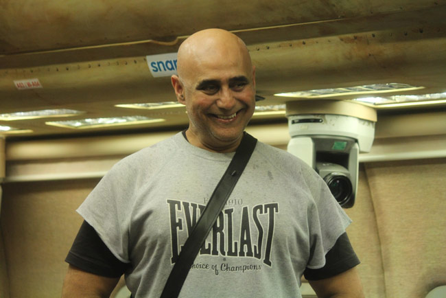 Bigg Boss 08: घर में आया प्रणीत का बर्थडे सरप्राइज