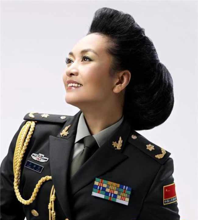 मिलिए 'चीन की प्रथम महिला' पिंग लियुआन से...