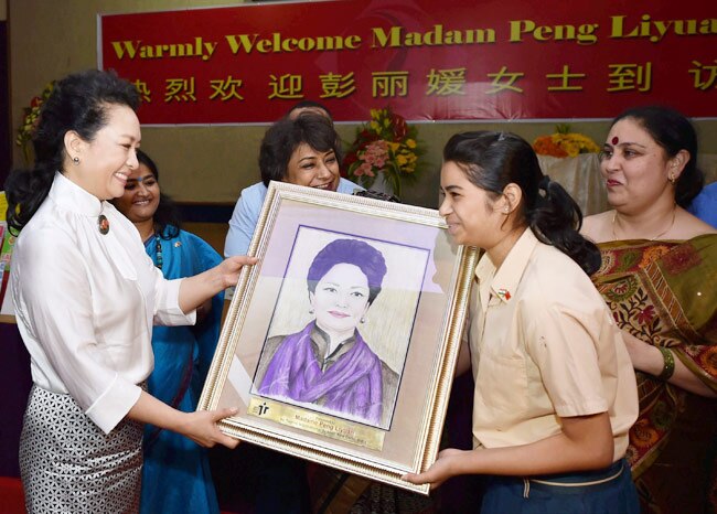 जब चीनी राष्ट्रपति ने अपनी पत्नी को भारत में पहनाया कंगन