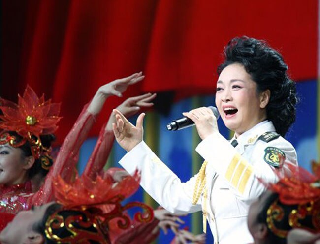 मिलिए 'चीन की प्रथम महिला' पिंग लियुआन से...