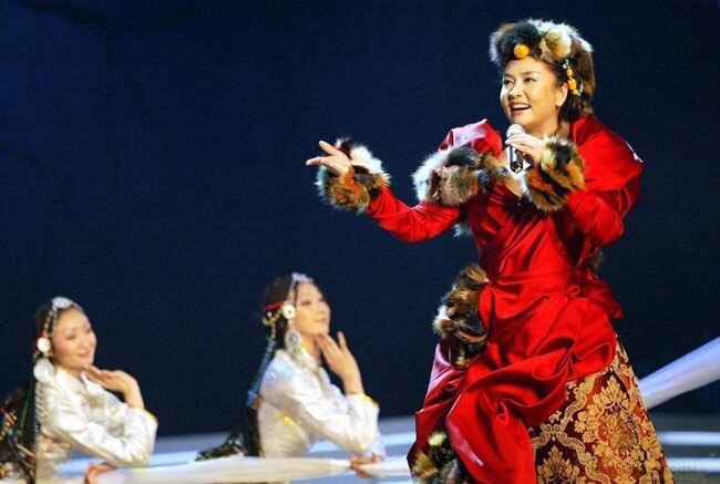 मिलिए 'चीन की प्रथम महिला' पिंग लियुआन से...