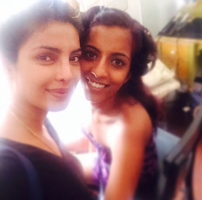 बिन मेकअप हिरोइनों की Selfie