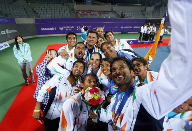 तिरंगा थाम सानिया-साकेत ने मनाया 'सुनहरा' जश्न