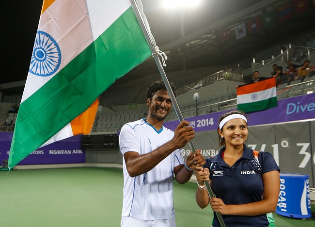 तिरंगा थाम सानिया-साकेत ने मनाया 'सुनहरा' जश्न