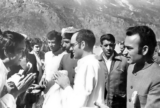 तस्वीरों में लोकसभा और गांधी परिवार का रिश्ता...