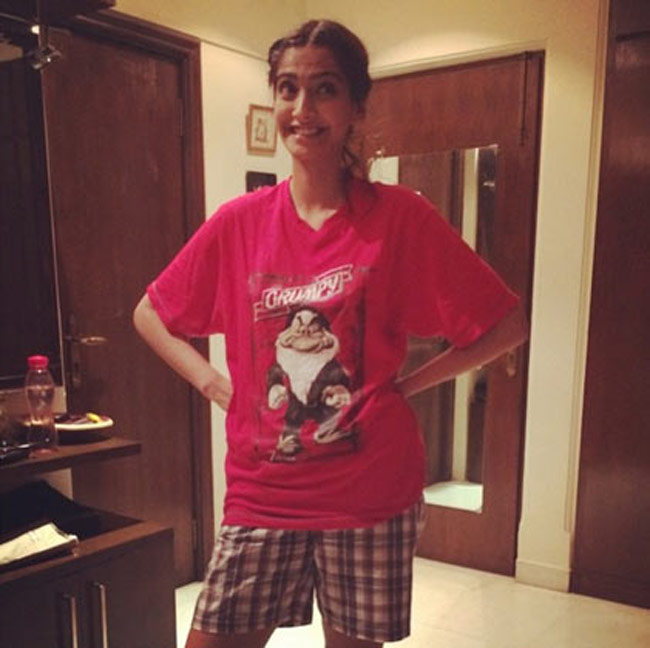 बिन मेकअप हिरोइनों की Selfie