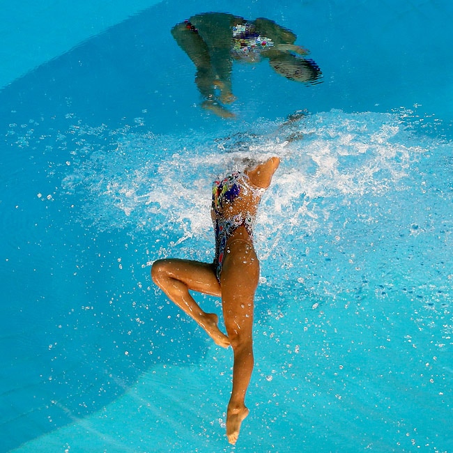 'जलपरियों' और रेत में लिपटी बीच वॉलीबॉल खिलाड़ि‍यों के करतब...