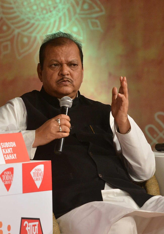 मोदी सरकार के 100 दिन पूरे, आज तक ने बैठाई पंचायत