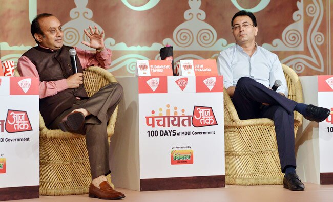 मोदी सरकार के 100 दिन पूरे, आज तक ने बैठाई पंचायत