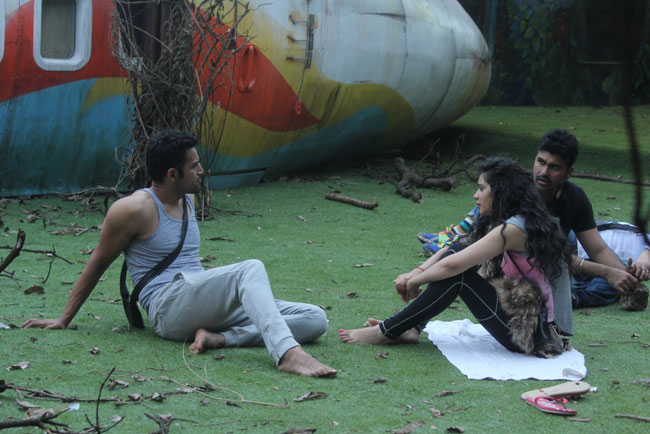 तस्वीरों में BIGG BOSS-8 का पहला दिन