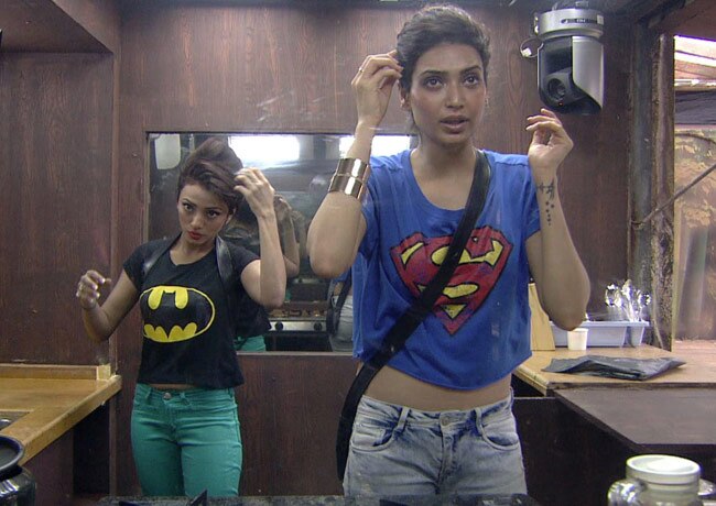 Bigg Boss 8: नॉमिनेशन का नाम, आग में डाल