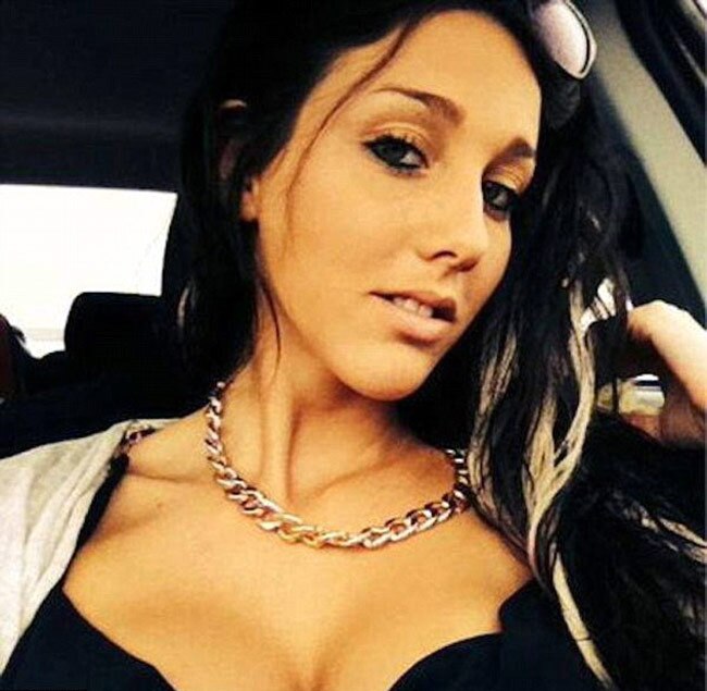 मिलिए दुनिया की सबसे सेक्सी क्रिमिनल से