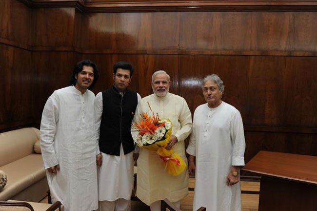 सितारे जो मिलने पहुंचे पीएम नरेंद्र मोदी से...