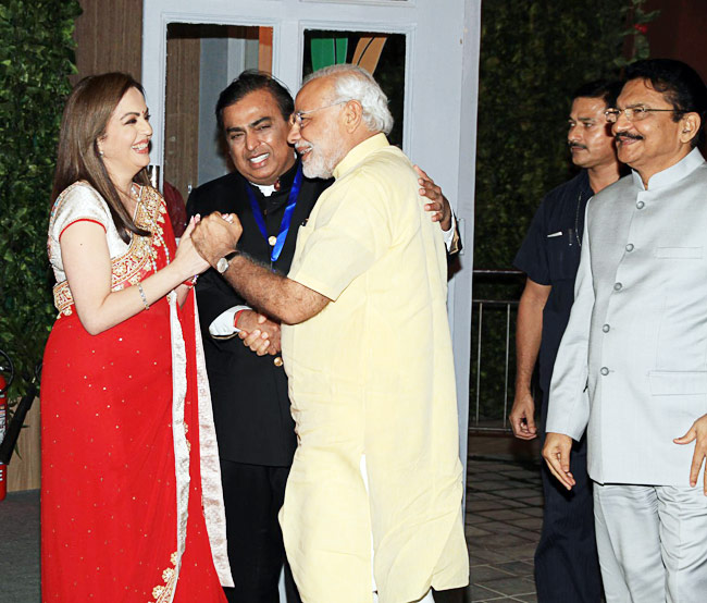 PM संग सेल्फी खिंचाने के लिए सितारों में लगी होड़