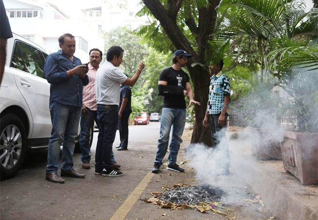 स्वच्छ भारत के लिए रितिक ने भी उठाई झाड़ू