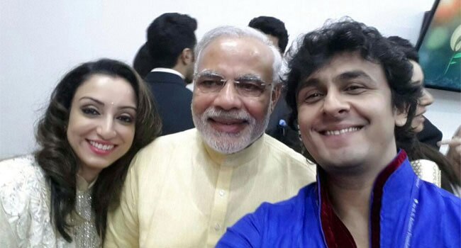 PM संग सेल्फी खिंचाने के लिए सितारों में लगी होड़