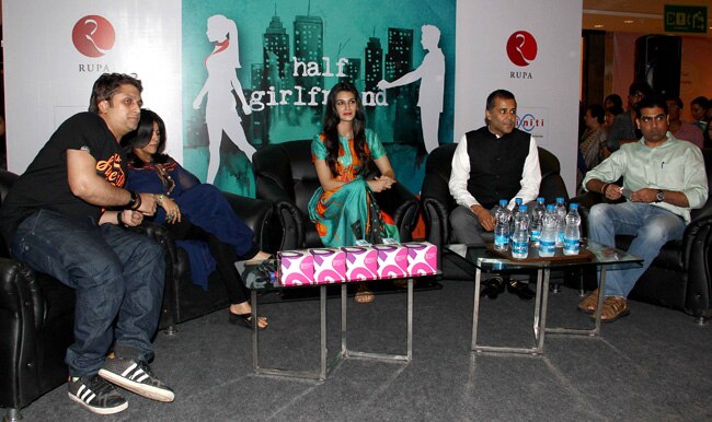 कृति सैनन बनेगी चेतन भगत की 'हाफ गर्लफ्रेंड'!