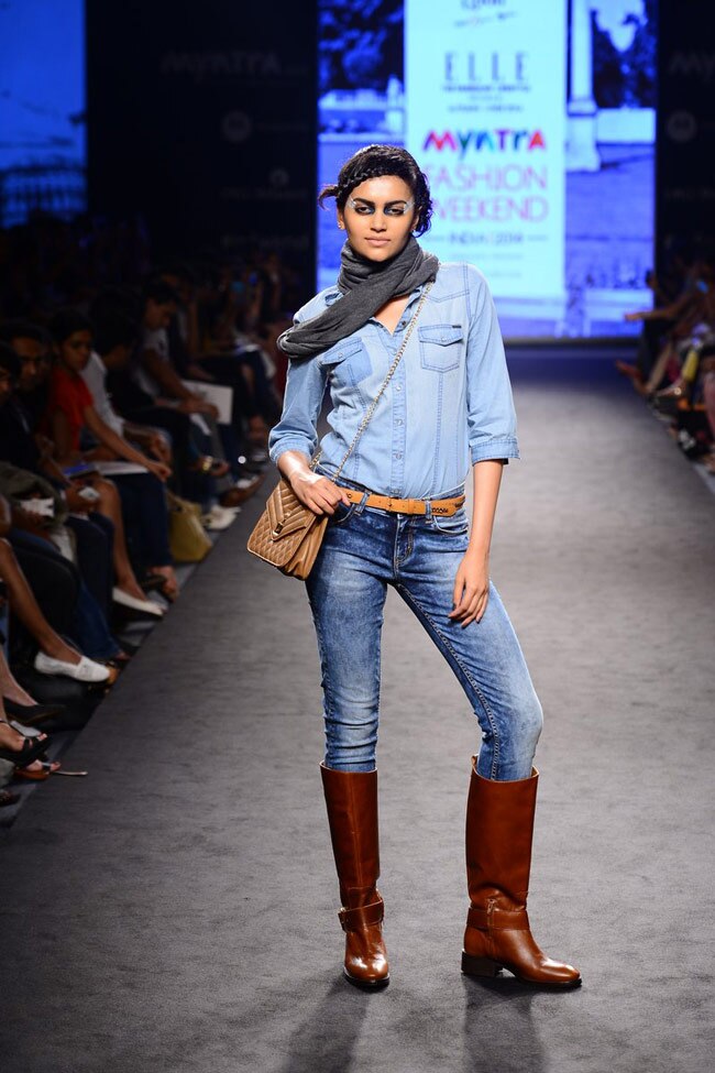 जब रैंप पर शरमाकर नाचने लगी गुत्थी