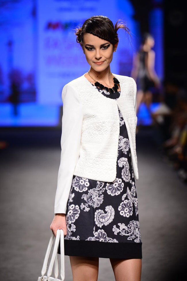 जब रैंप पर शरमाकर नाचने लगी गुत्थी