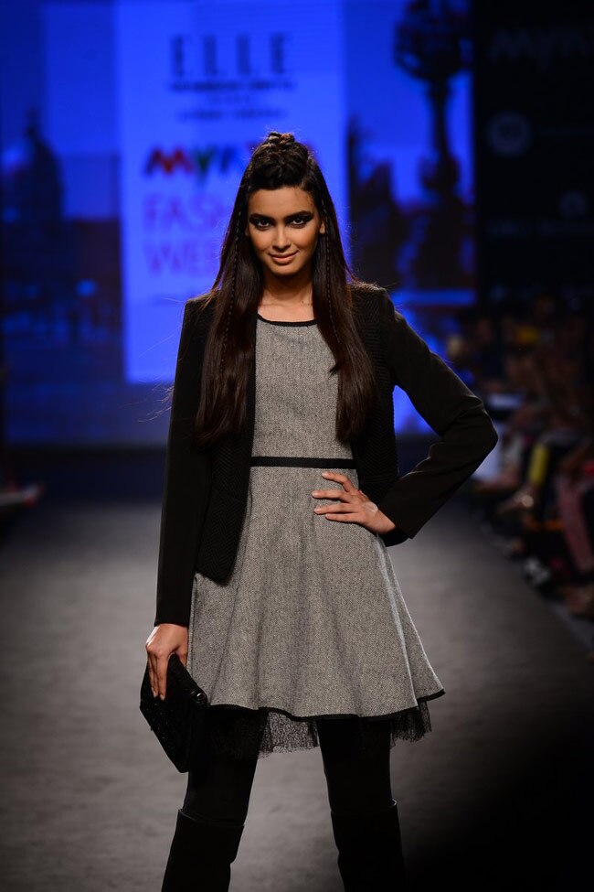 जब रैंप पर शरमाकर नाचने लगी गुत्थी