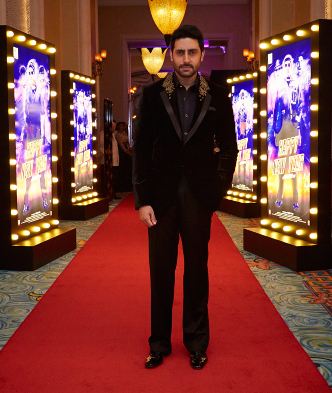 दुबई में 'हैप्‍पी न्‍यू ईयर' का ग्रैंड वर्ल्‍ड प्रीमियर