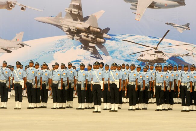 एयरफोर्स डे पर वायुसेना ने दिखाई ताकत...