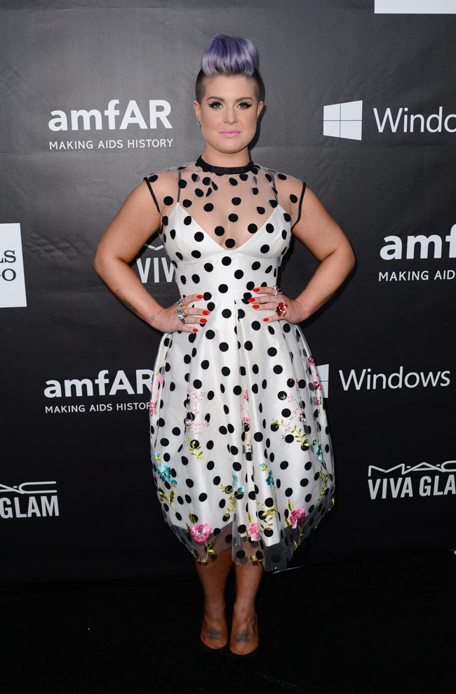 amfAR इवेंट में रिहाना और माइली सायरस की ड्रेस ने किया सबको दीवाना