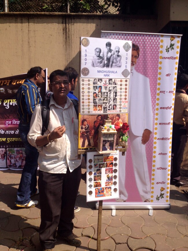 अमिताभ बच्‍चन ने जन्‍मदिन के दिन कुर्ता-पजामा पहन फैन्‍स को कहा शुक्रिया