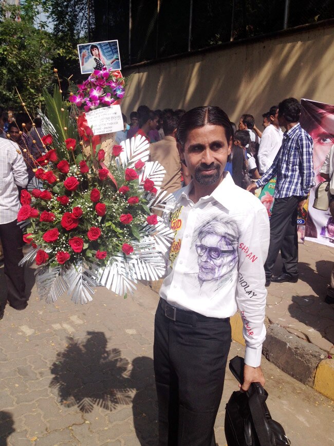 अमिताभ बच्‍चन ने जन्‍मदिन के दिन कुर्ता-पजामा पहन फैन्‍स को कहा शुक्रिया