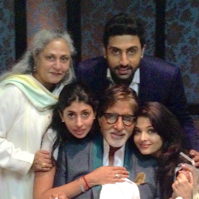 अमिताभ बच्‍चन ने जन्‍मदिन के दिन कुर्ता-पजामा पहन फैन्‍स को कहा शुक्रिया