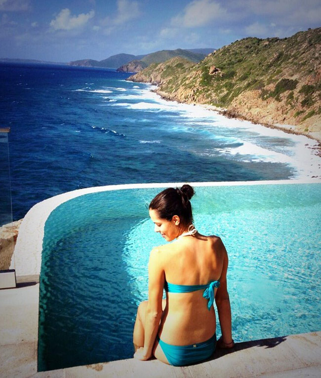 टेनिस स्टार एना इवानोविक का ग्लैमरस फोटोशूट