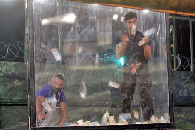 Bigg Boss 8: एक नए टास्‍क के साथ घर में मचा हंगामा