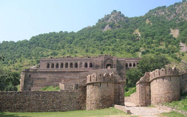 इन भुतहा जगहों पर गुजारना चाहेंगे रात?