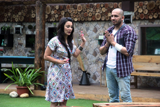 Bigg Boss 8: आखिर क्‍यों आया प्रणीत को गुस्‍सा