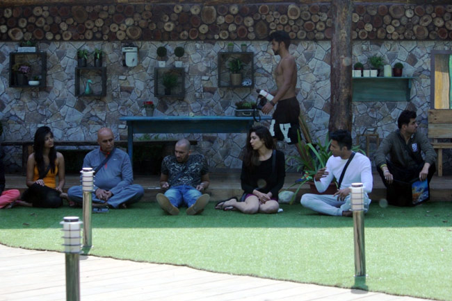 Bigg Boss 8: आज 'बिग बॉस' की अदालत में लगेंग आरोप