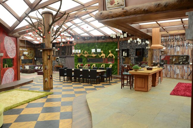 Bigg Boss 8: लग्‍जरी घर में मिला दीशिखा की टीम को प्रवेश