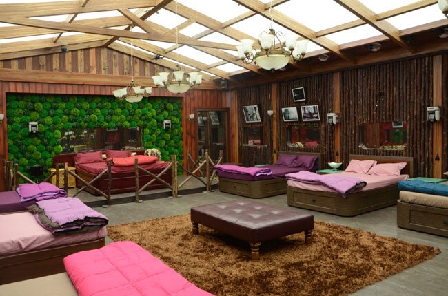 Bigg Boss 8: लग्‍जरी घर में मिला दीशिखा की टीम को प्रवेश