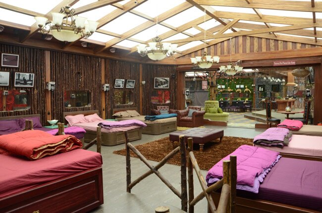 Bigg Boss 8: लग्‍जरी घर में मिला दीशिखा की टीम को प्रवेश