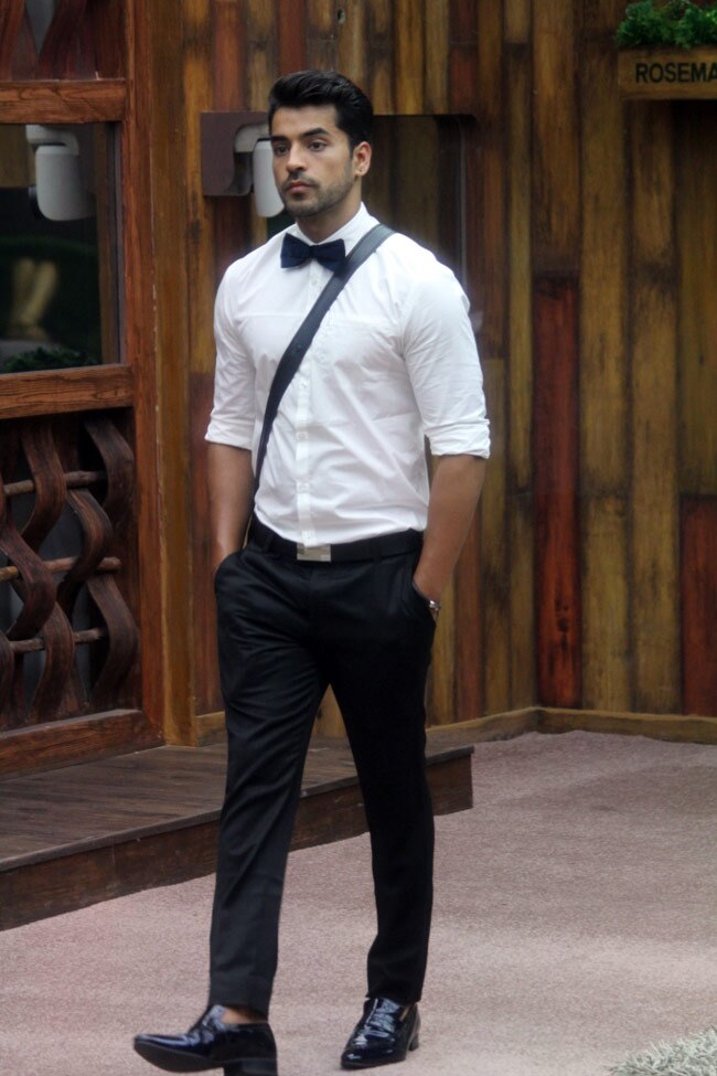 Bigg Boss 8: घर में पड़ी फूट, सोनाली राउत की हुई वापसी