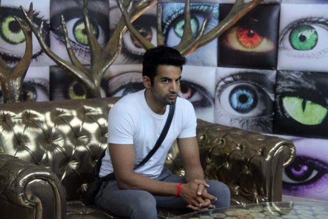 Bigg Boss 8: घर में पड़ी फूट, सोनाली राउत की हुई वापसी