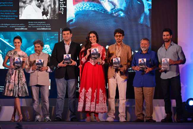 शाहिद, श्रद्धा, तब्‍बू, इरफान ने लॉन्‍च किया विशाल भारद्वाज की किताब