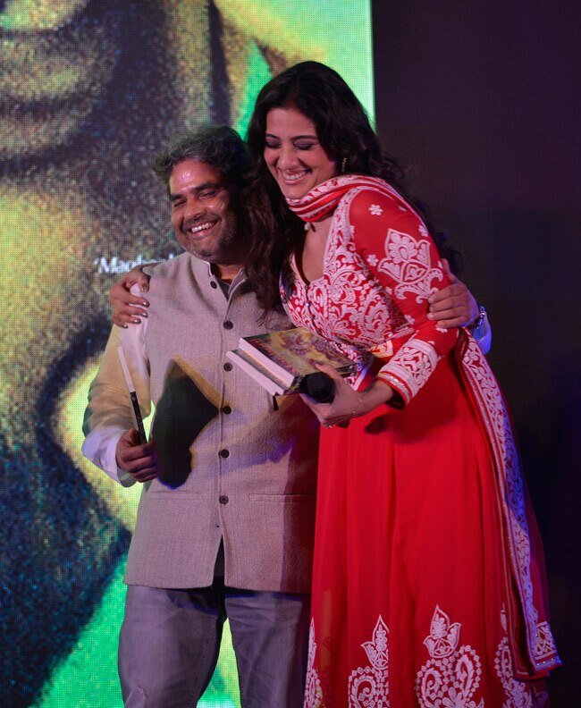 शाहिद, श्रद्धा, तब्‍बू, इरफान ने लॉन्‍च किया विशाल भारद्वाज की किताब