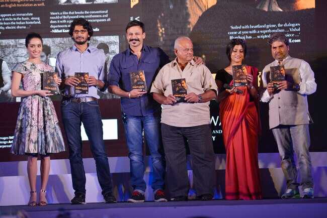 शाहिद, श्रद्धा, तब्‍बू, इरफान ने लॉन्‍च किया विशाल भारद्वाज की किताब