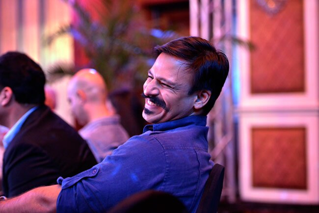 शाहिद, श्रद्धा, तब्‍बू, इरफान ने लॉन्‍च किया विशाल भारद्वाज की किताब