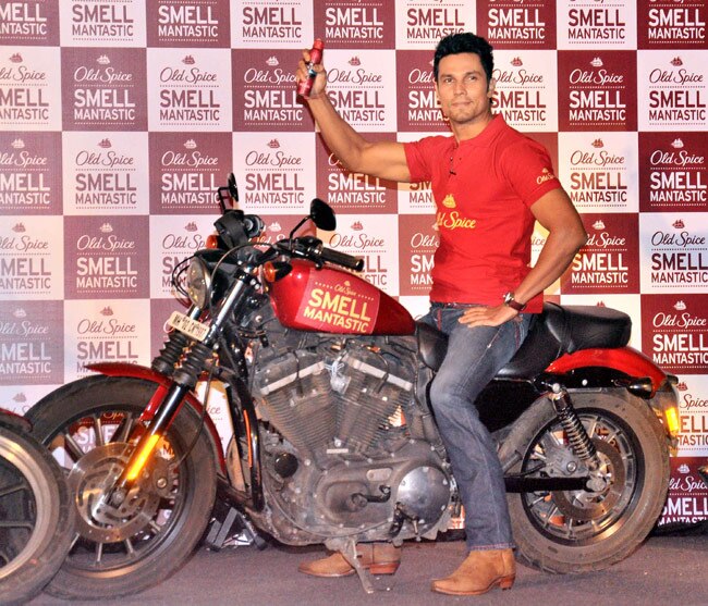 जानिए क्या कर रहे हैं आपके चहेते सितारे...